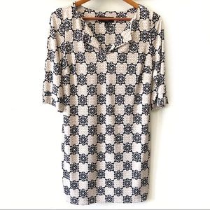 Laundry by Shelli Segal v neck shift dress